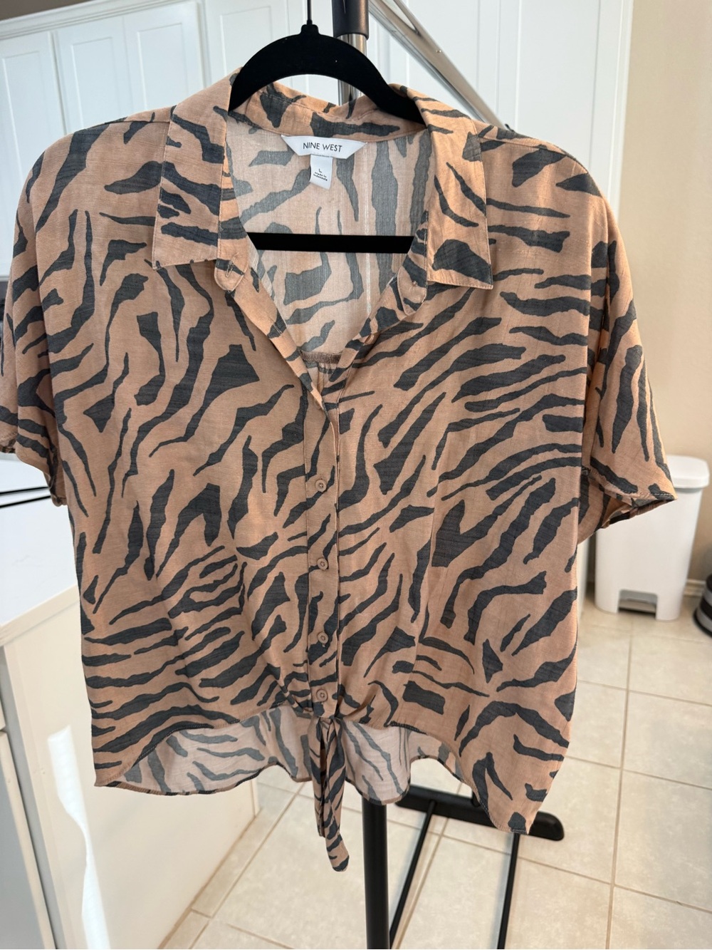 Nine West Tan & Black Zebra Print Button‑Down Blouse – Size Large
